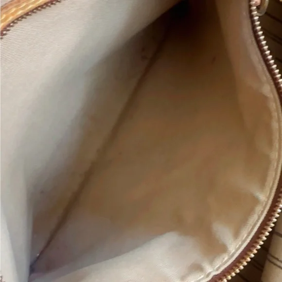 Louis Vuitton Delightful Monogram Bag
(Authentic) - Picture 6 of 11